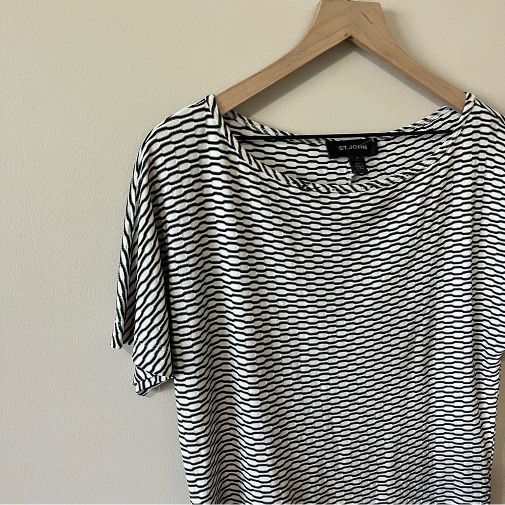 St. John Short Sleeve Top - Picture 2 of 13